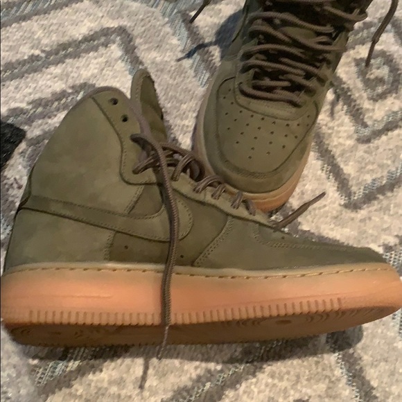 Green high top Air Force 1s - Picture 2 of 3